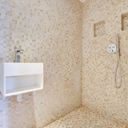 Somptuous Terrace-3br-6pcenter Of Appartamento